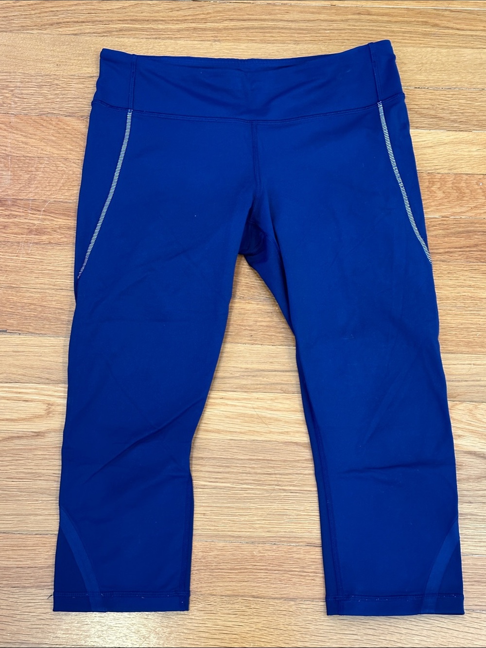 Lululemon Leggings Blue with white stitching, size 8